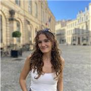 Estudiante imparte clases de catalán y castellano para nivel PRIMARIA